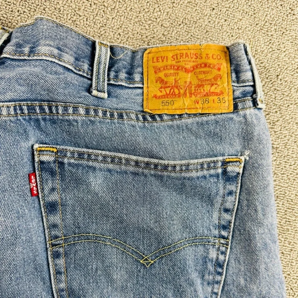 Levi's 550‎ Jeans Mens W38 L36 Relaxed Fit Light Wash Blue Denim 100% Cotton